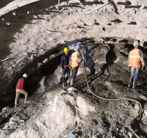 铜官拱顶带模注浆料的施工流程及注意事项